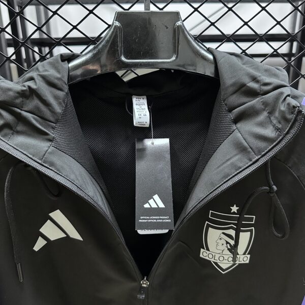 Cortavientos Colo-Colo - detalle capucha