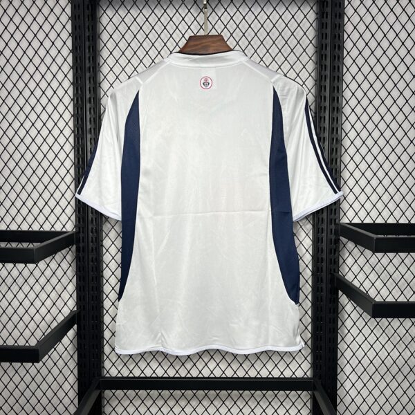 Camiseta Universidad de Chile 2003 Retro Visita - detalle logo Adidas