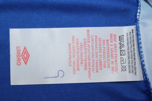 Camiseta Nacional de Montevideo 2024/25 Local - detalle lateral derecho
