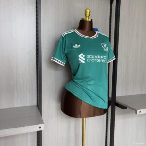 Camiseta Liverpool FC Visita Mujer - vista lateral izquierda en maniquí
