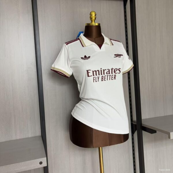 Camiseta Arsenal 2023/24 Visita Mujer - vista de la prenda en maniquí