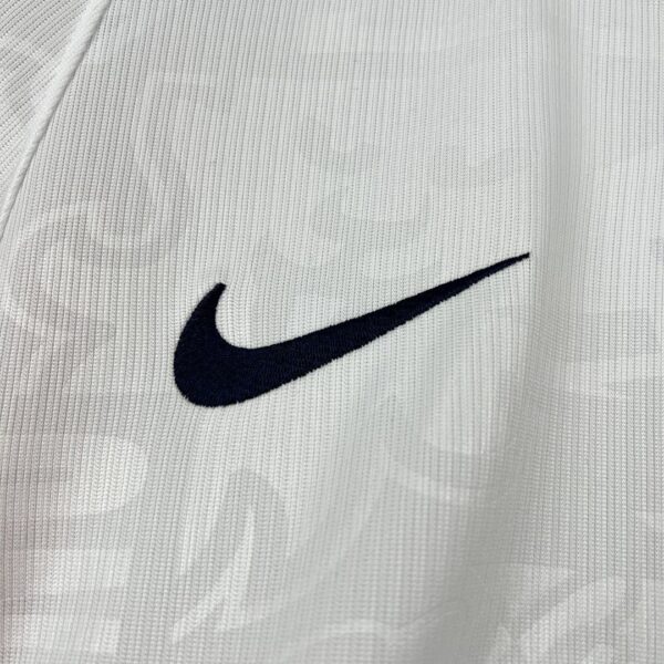 Camiseta Inglaterra Mundial 2026 Pre-Partido - detalle manga y puño