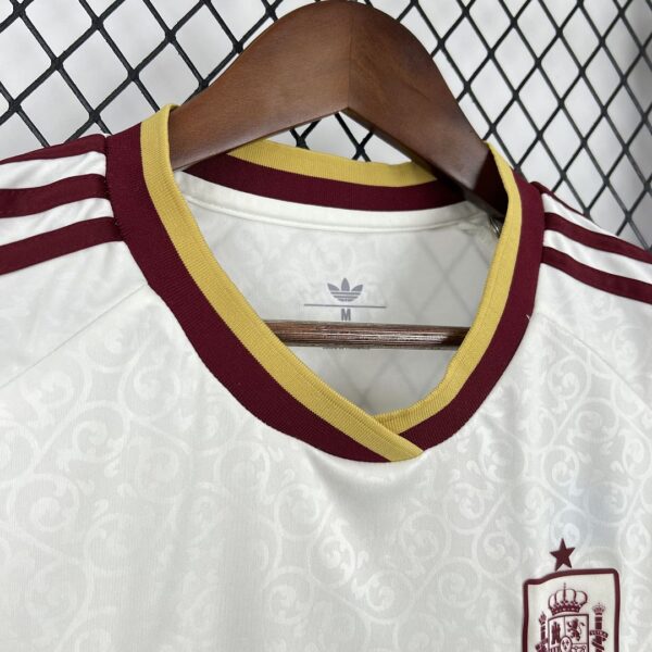 Camiseta España 2026 Local Mujer - detalle costura lateral