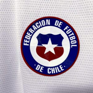 Camiseta Chile 2021/22 Visita Retro - detalle dobladillo