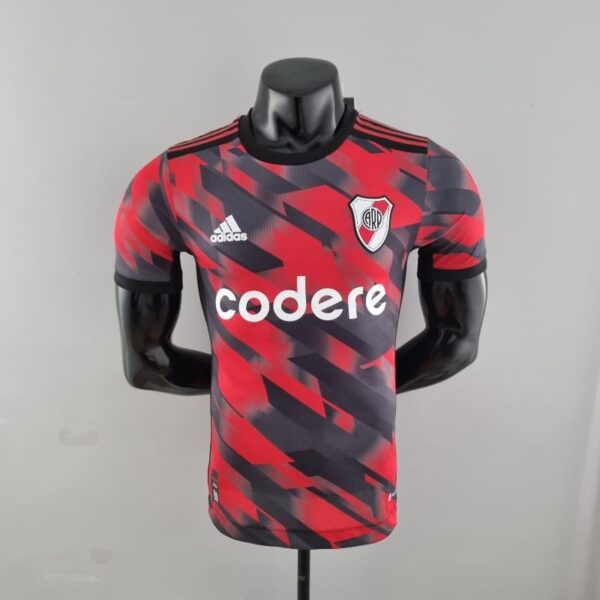 Camiseta River Plate 23-24 Reversible - detalle dobladillo elástico