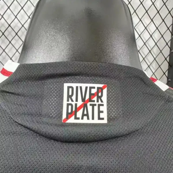Camiseta River Plate 2025/2026 Visita Manga Larga Version Jugador - detalle