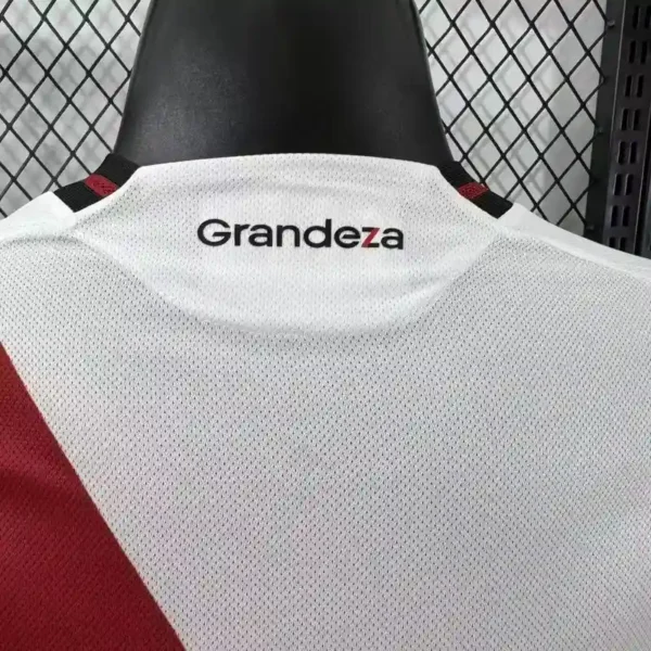 Camiseta River Plate 2025/26 Manga Larga Local Version Jugador - detalle