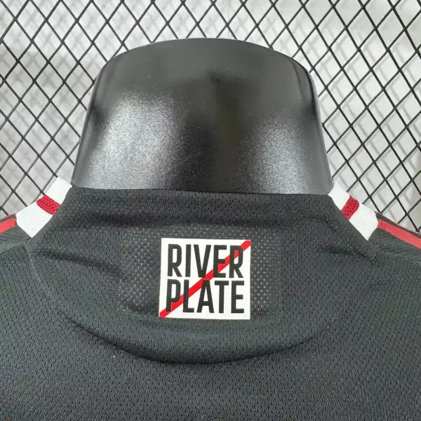 Camiseta River Plate 2025/26 Visita Manga Larga - vista lateral izquierda