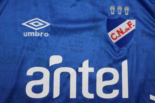 Camiseta Nacional de Montevideo 2024/25 Local - detalle patrón en tela