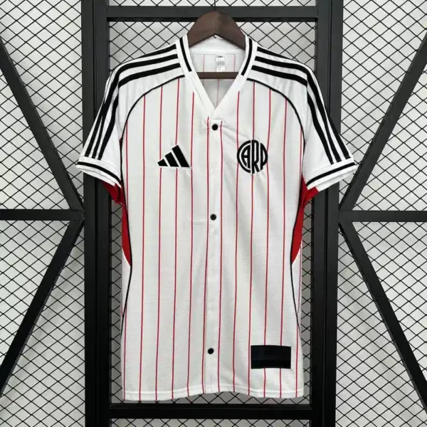 Camiseta River Plate 2025/26 Visita Manga Larga - vista frontal en ángulo