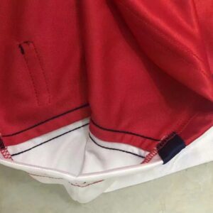 Camiseta Arsenal 1998 Retro Local - detalle cuello y escudo