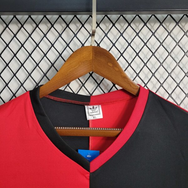 Camiseta Newell's Old Boys 1993 Retro Local - detalle logo Adidas