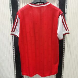 Camiseta Arsenal 1986 Retro Local - detalle escudo