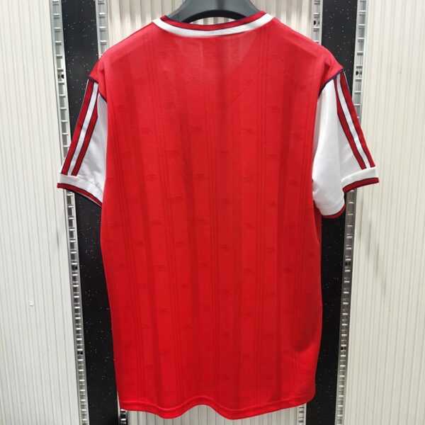 Camiseta Arsenal 1986 Retro Local - detalle escudo