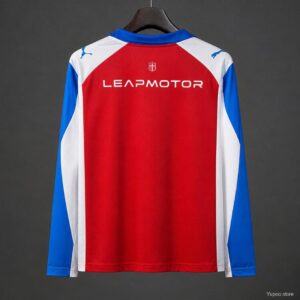 Camiseta Universidad Católica Manga Larga Local - detalle escudo