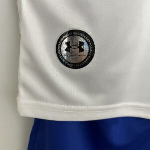 Camiseta Universidad Católica 2023/24 Local Niño - detalle manga y tejido