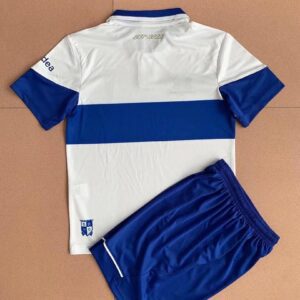 Camiseta Universidad Católica Visita Niño - detalle de los shorts