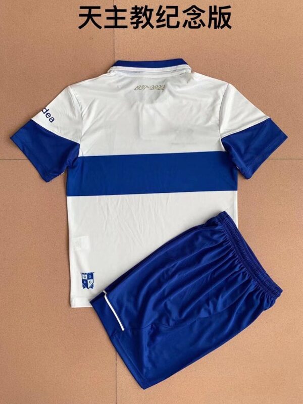 Camiseta Universidad Católica Visita Niño - detalle de los shorts